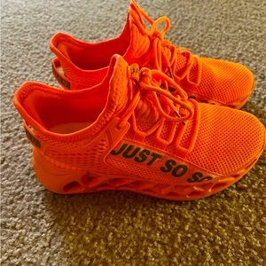Size 7 women’s orange sneakers